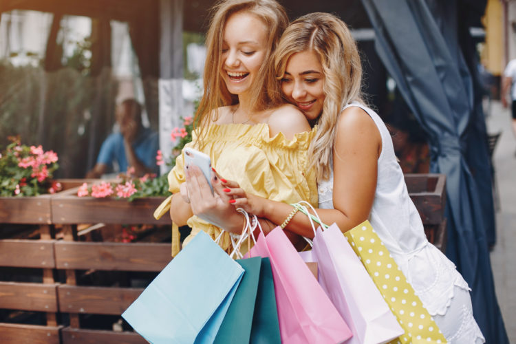 รวมบัตรเครดิตให้พกติดตัวฟรีๆ! ไม่ต้องเสียกลัวค่าธรรมเนียมตลอดชีพ ประจำปี 2564