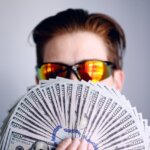 สินเชื่อส่วนบุคคลนอกระบบ ประโยชน์ VS อันตรายที่ควรรู้ [2564-6565]